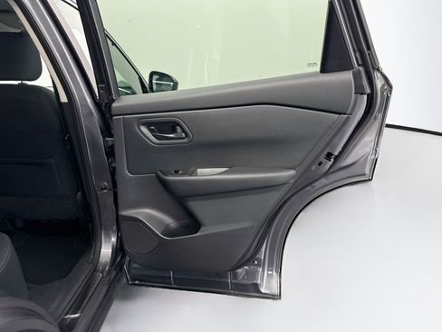 Used 2024 Nissan Rogue S FWD image 30