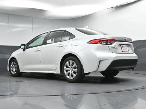 Certified 2025 Toyota Corolla LE image 30