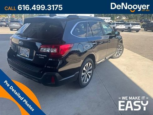Used 2018 Subaru Outback 3.6R Touring AWD/4WD image 5