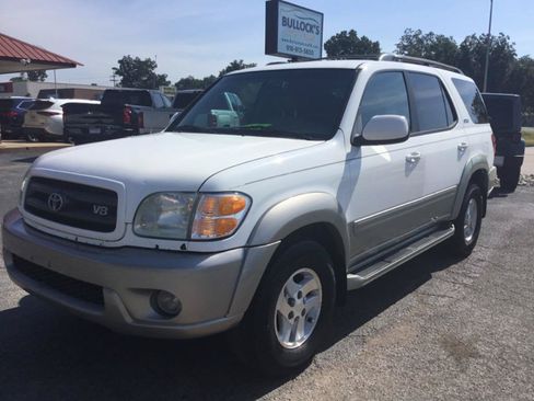 Used 2004 Toyota Sequoia SR5 RWD image 1