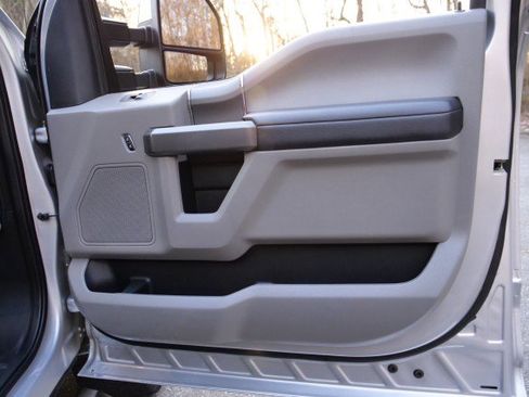 Used 2019 Ford F350 XLT w/ XLT Premium Package image 42