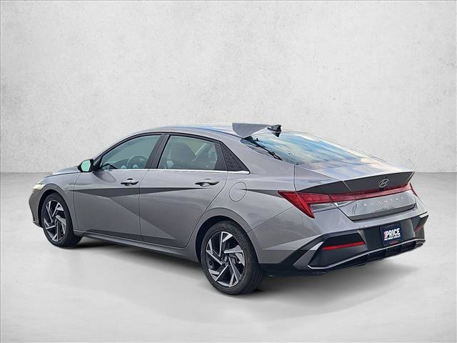 Used 2025 Hyundai Elantra SEL FWD image 8