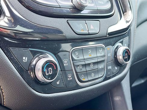 Used 2023 Chevrolet Equinox Premier AWD/4WD image 16