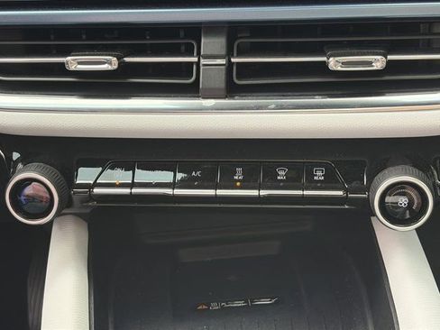 Used 2025 Chevrolet Equinox EV LT w/ Convenience Package image 11