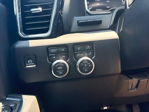 Used 2024 GMC Sierra 2500 Denali w/ Denali Reserve Package AWD/4WD image 26