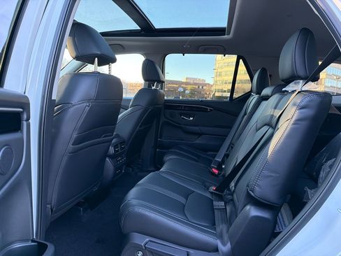 New 2025 Honda Pilot Touring image 18