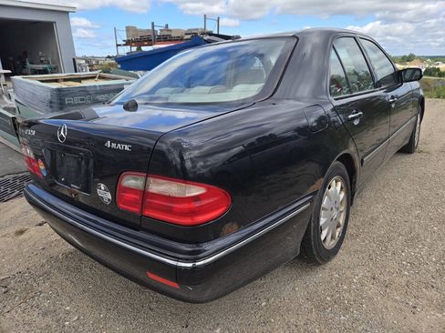 Used 2000 Mercedes-Benz E 320 4MATIC Sedan image 6