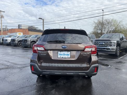 Used 2019 Subaru Outback 3.6R Touring image 5