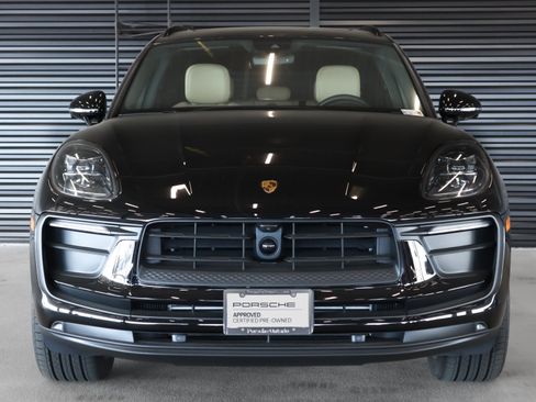 Certified 2026 Porsche Macan AWD/4WD image 8