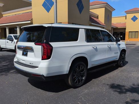 Used 2023 GMC Yukon XL SLT w/ SLT Luxury Package AWD/4WD image 3