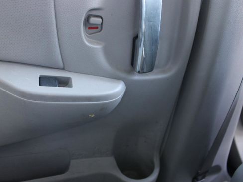 Used 2014 Nissan Quest S image 34