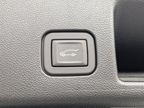 Certified 2024 Chevrolet Equinox EV RS FWD image 17