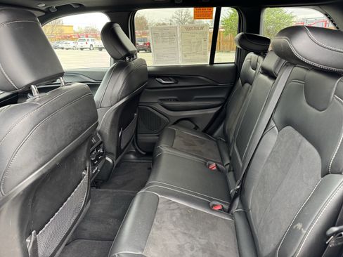 Used 2023 Jeep Grand Cherokee Altitude image 34