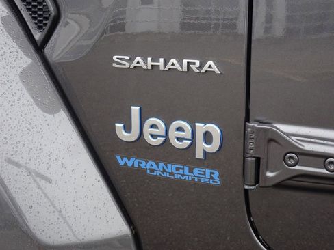 Used 2022 Jeep Wrangler Unlimited Sahara w/ Cold Weather Group AWD/4WD image 14