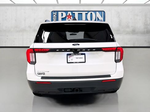 Used 2025 Ford Explorer Active RWD image 6