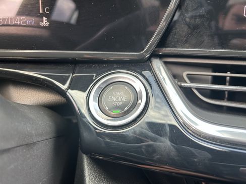 Used 2024 Chevrolet Trax RS w/ Sunroof Package image 16