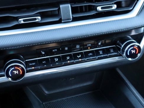 Used 2025 Chevrolet Equinox LT w/ Convenience Package II image 29