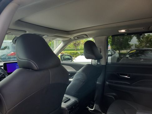 Certified 2024 Toyota Grand Highlander FWD image 17
