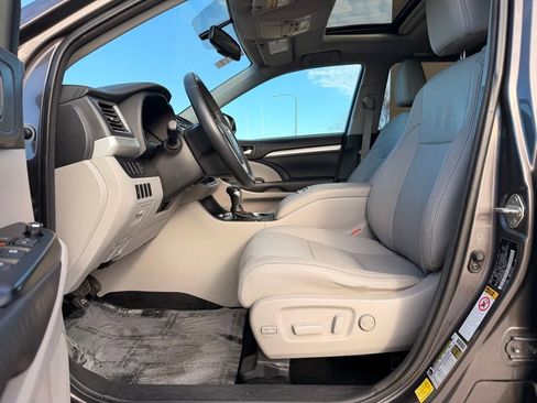 Used 2014 Toyota Highlander XLE image 27