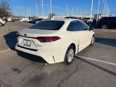 Used 2024 Toyota Corolla XLE image 3