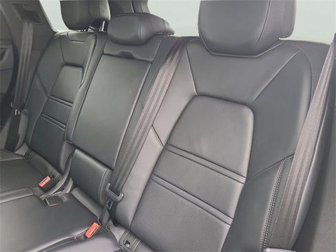 Used 2021 Porsche Cayenne image 9