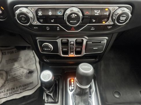 Used 2023 Jeep Gladiator Sport image 16