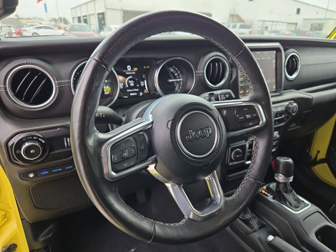 Used 2023 Jeep Wrangler Sahara w/ Cold Weather Group image 17