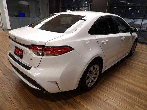 Used 2022 Toyota Corolla LE image 6