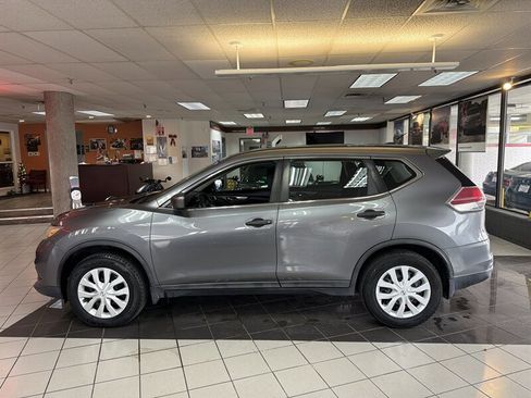 Used 2016 Nissan Rogue S image 2