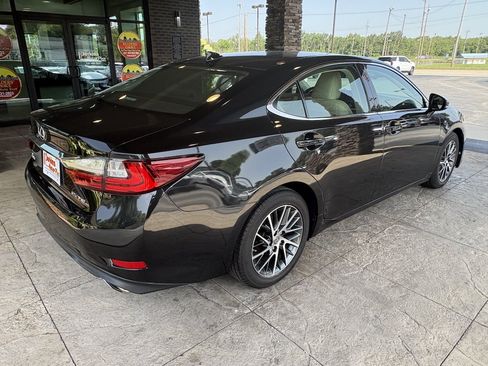 Used 2016 Lexus ES 350 w/ Luxury Package w/Wood Trim FWD image 6