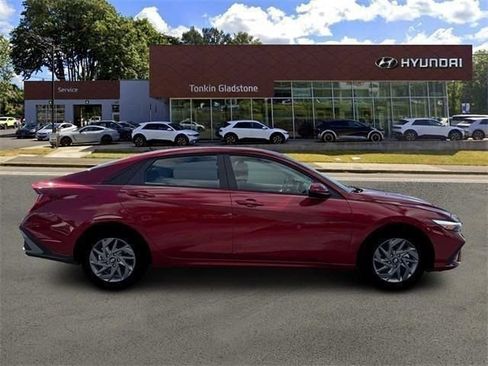 Used 2026 Hyundai Elantra Hybrid FWD image 9