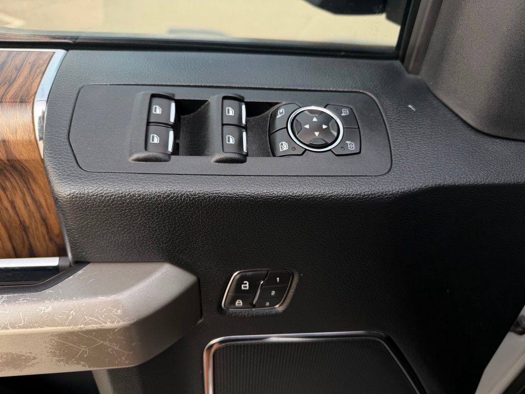 Used 2019 Ford F150 Lariat RWD image 11