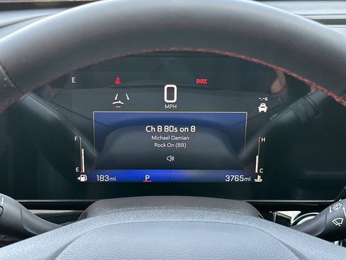 Used 2025 Chevrolet Trax RS w/ Sunroof Package image 19