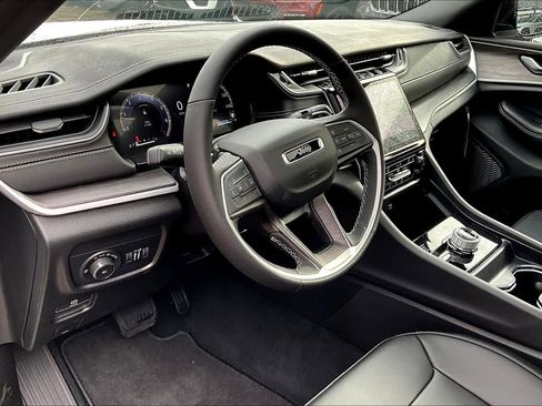 New 2025 Jeep Grand Cherokee L Limited w/ Black Appearance Package image 9