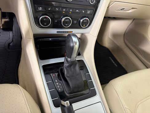 Used 2012 Volkswagen Passat TDI SE FWD image 17
