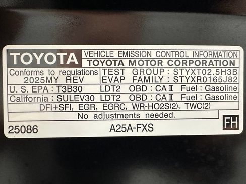 Used 2025 Toyota RAV4 XLE AWD/4WD image 69
