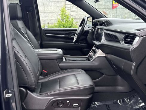 Used 2022 GMC Yukon Denali w/ Denali Premium Package AWD/4WD image 3