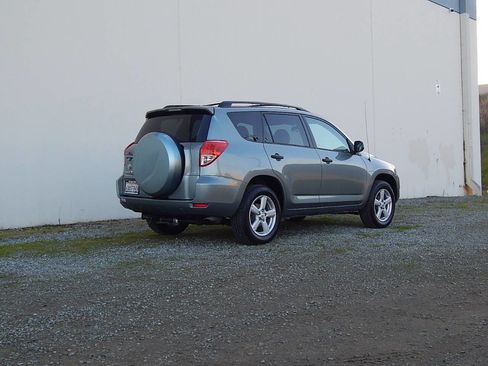 Used 2007 Toyota RAV4 4WD image 3