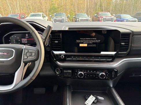 New 2026 GMC Sierra 3500 SLT w/ SLT Convenience Package AWD/4WD image 18