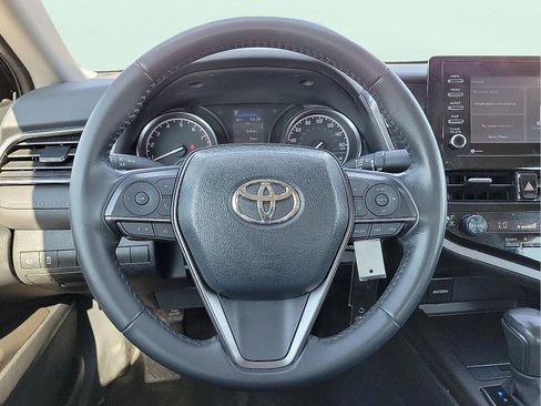 Used 2023 Toyota Camry SE image 19