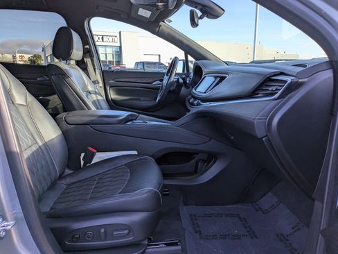 Used 2023 Buick Enclave Avenir w/ Avenir Technology Package image 32