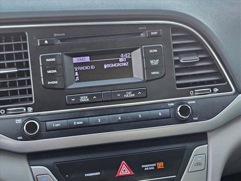 Used 2017 Hyundai Elantra SE image 13