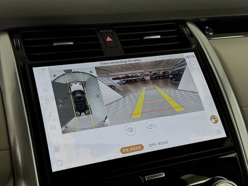 New 2025 Land Rover Discovery S AWD/4WD image 16