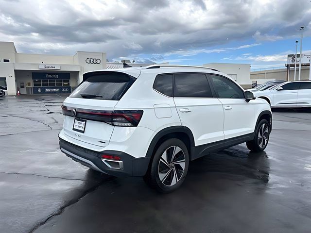 Used 2025 Volkswagen Taos SE w/ Panoramic Sunroof Package AWD/4WD image 4