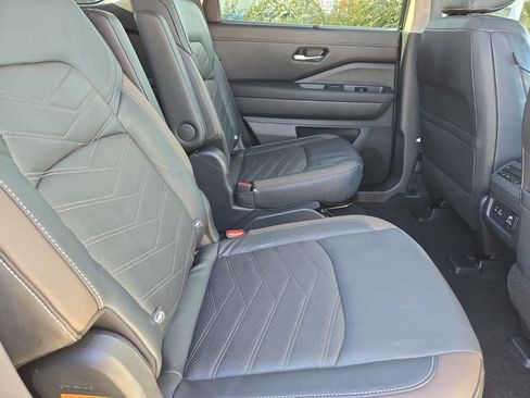 Used 2022 Nissan Pathfinder Platinum w/ Cargo Package image 20