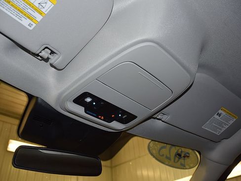 Used 2025 Ford Expedition Max Active AWD/4WD image 27