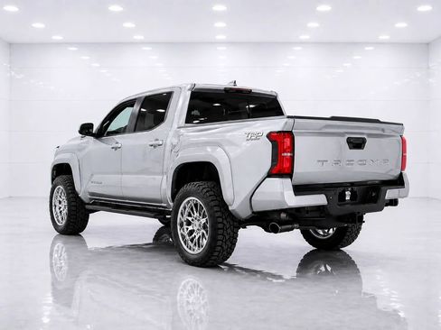 Used 2025 Toyota Tacoma TRD Sport RWD image 3