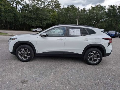 Used 2025 Chevrolet Trax LT w/ LT Convenience Package FWD image 6