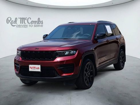 Used 2025 Jeep Grand Cherokee Altitude AWD/4WD image 1
