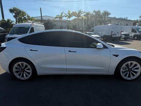 Used 2022 Tesla Model 3 Standard Range RWD image 7